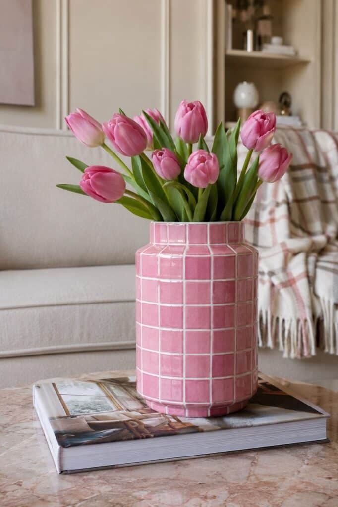 vase-selber-machen-fliesen-raster-rosa